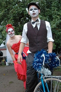 Top 10 Bizarre Places To Get Married